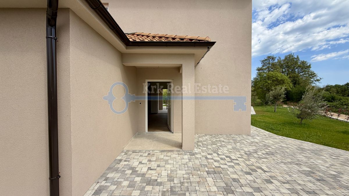 ŽMINJ - SAMOSTOJNA HIŠA Z BAZENOM