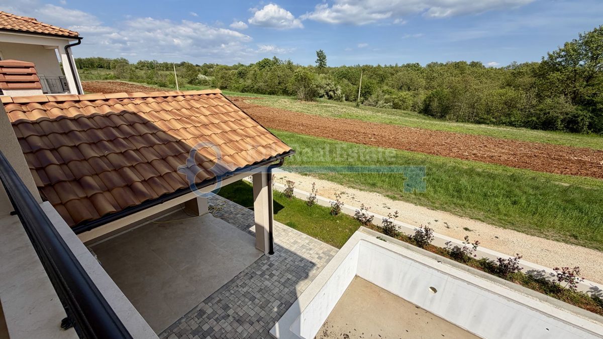 ŽMINJ - SAMOSTOJNA HIŠA Z BAZENOM