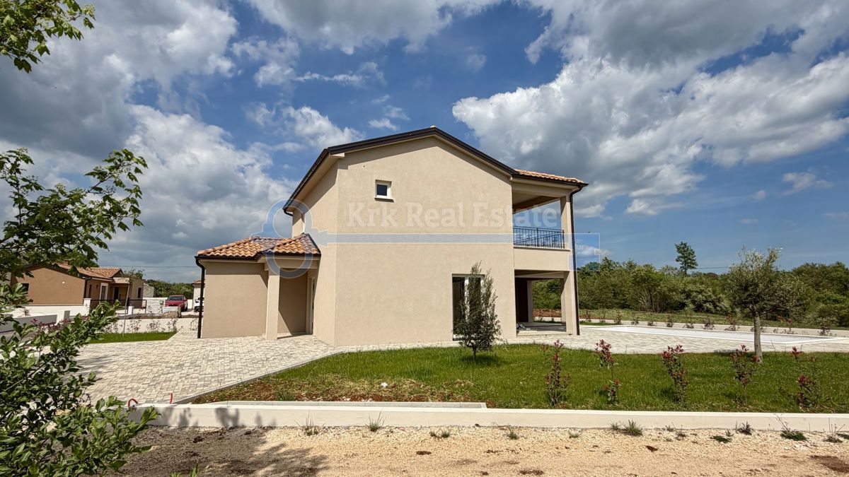 ŽMINJ - SAMOSTOJNA HIŠA Z BAZENOM