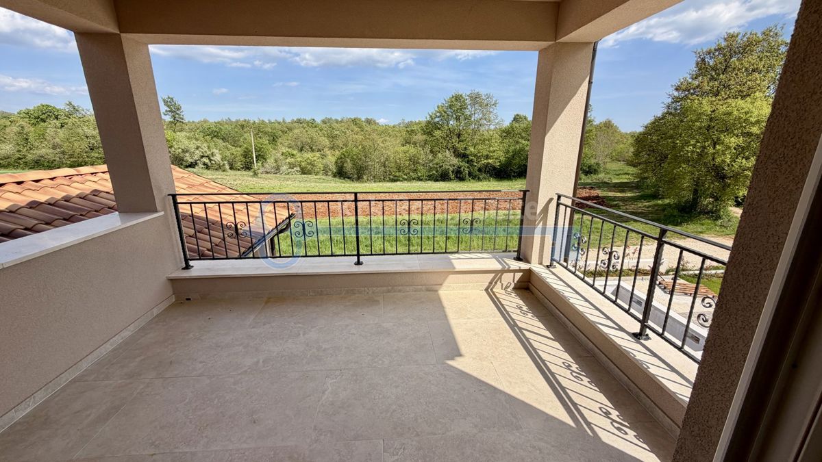 ŽMINJ - SAMOSTOJNA HIŠA Z BAZENOM