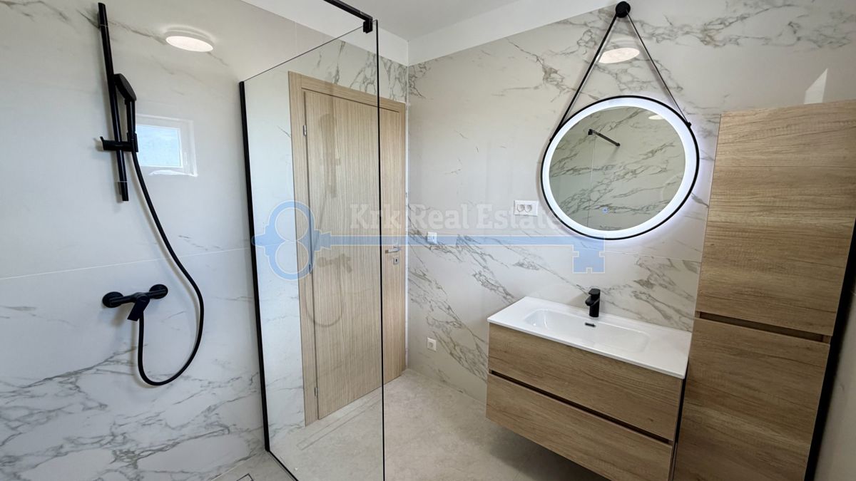 ŽMINJ - SAMOSTOJNA HIŠA Z BAZENOM