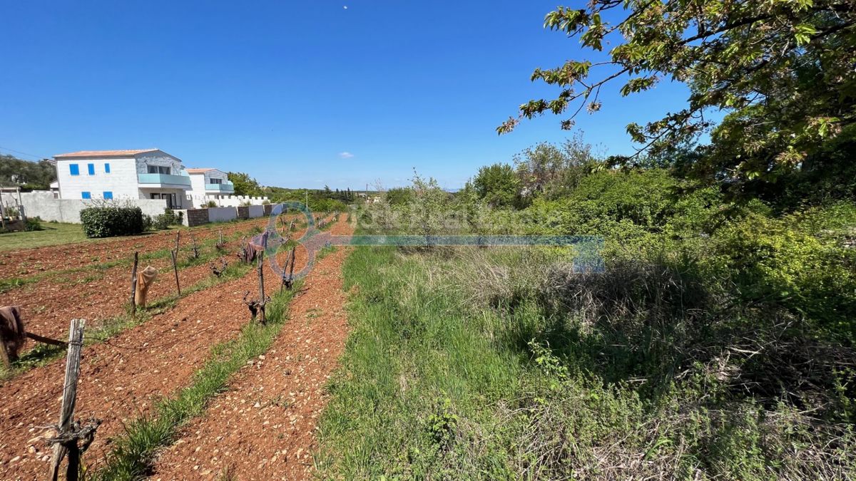 Zemljišče Vrh, Krk, 1.412m2