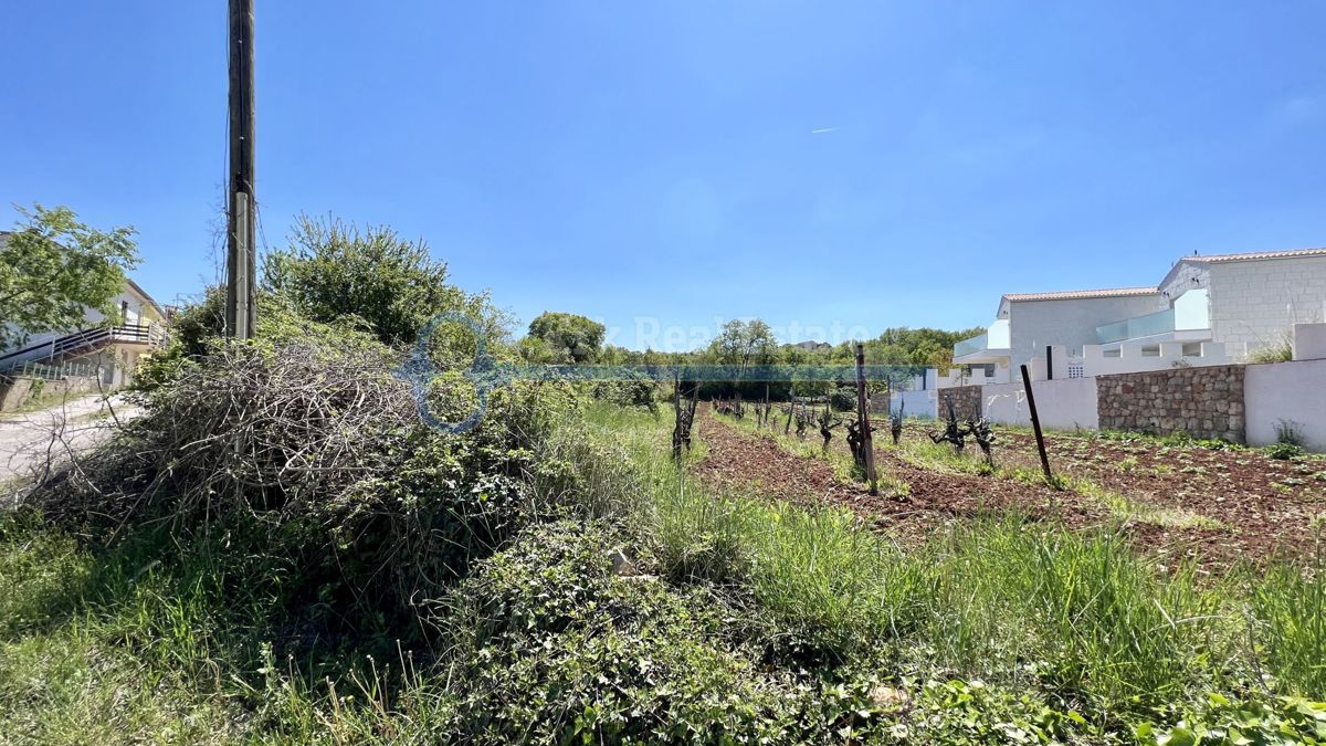 Zemljišče Vrh, Krk, 1.412m2
