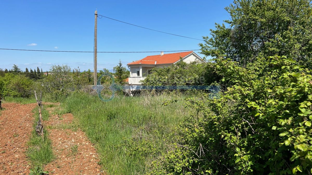 Zemljišče Vrh, Krk, 1.412m2