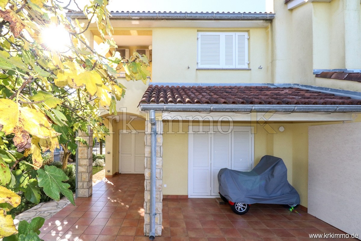 Malinska: Hiša na odlični lokaciji le 200 metrov od morja!