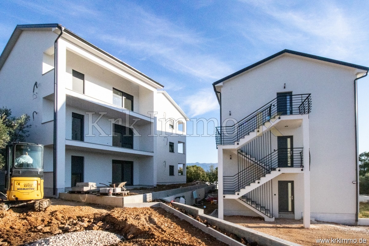 Novogradnja: moderno stanovanje v prvem nadstropju blizu morja
