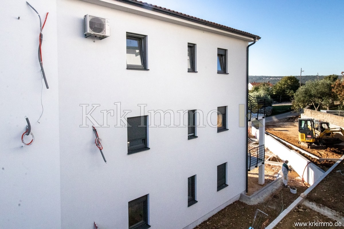 Novo stanovanje v drugem nadstropju s pogledom na morje!