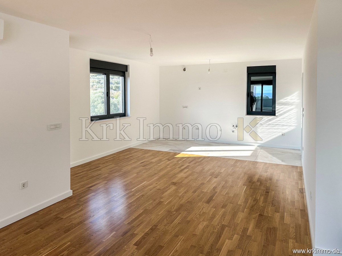 Luksuzno dvonadstropno stanovanje z bazenom. Pogled na morje