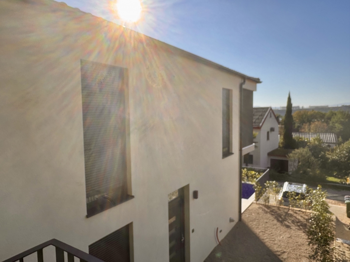 Novogradnja Omišalj: Stanovanje v prvem nadstropju z vrtom