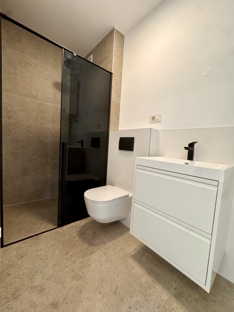 Novogradnja Omišalj: Stanovanje v prvem nadstropju z vrtom