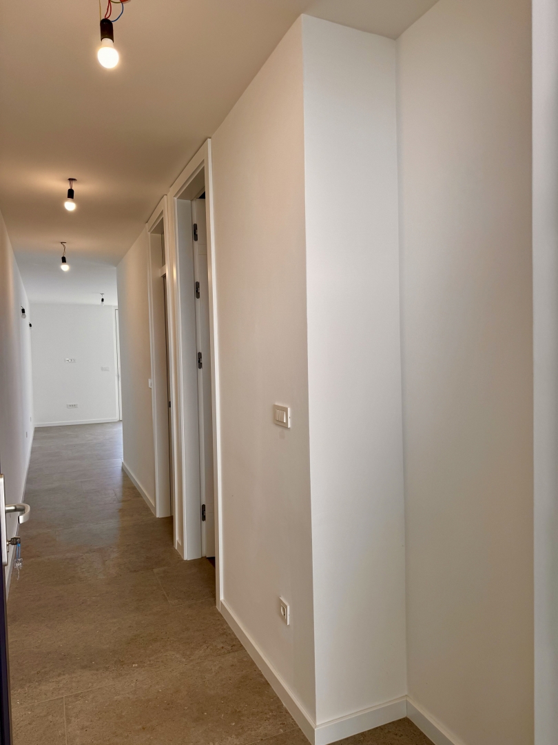 Novogradnja Omišalj: Stanovanje v prvem nadstropju z vrtom