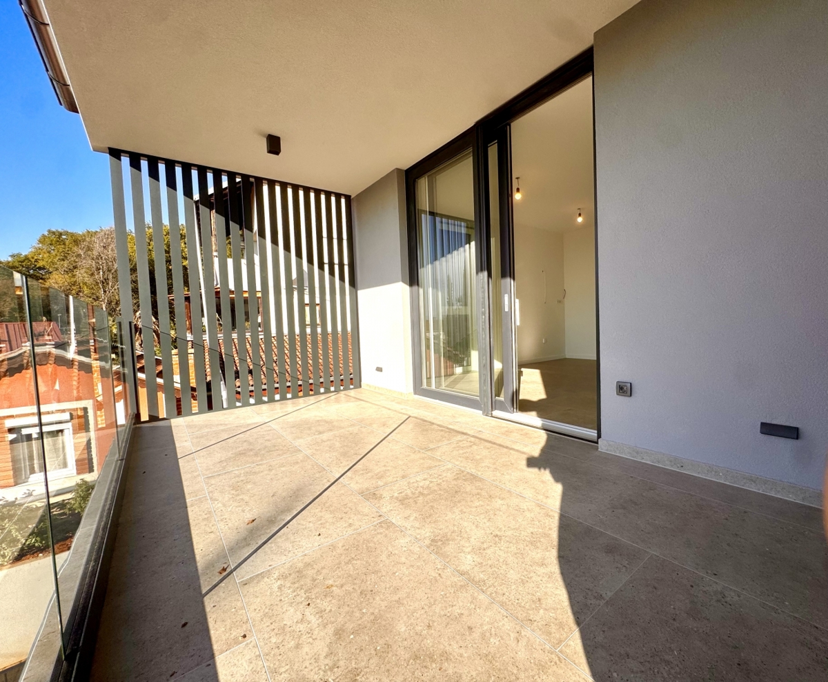 Novogradnja Omišalj: Stanovanje v prvem nadstropju z vrtom