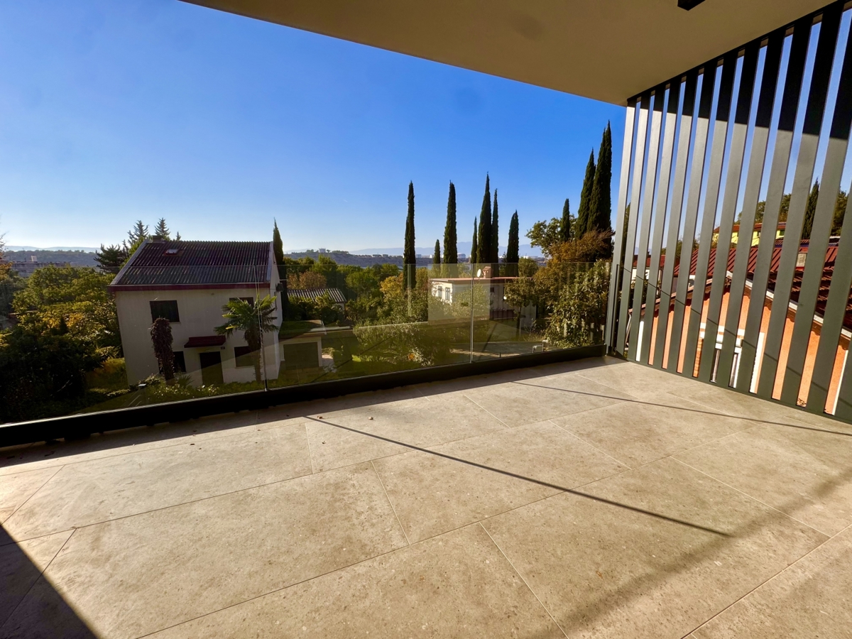 Novogradnja Omišalj: Stanovanje v prvem nadstropju z vrtom