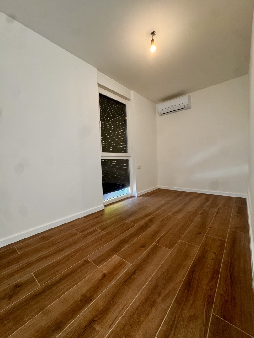 Novogradnja Omišalj: Stanovanje v prvem nadstropju z vrtom