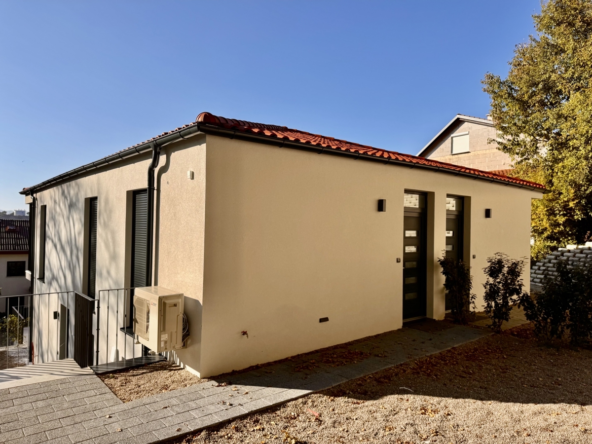 Novogradnja Omišalj: Stanovanje v prvem nadstropju z vrtom