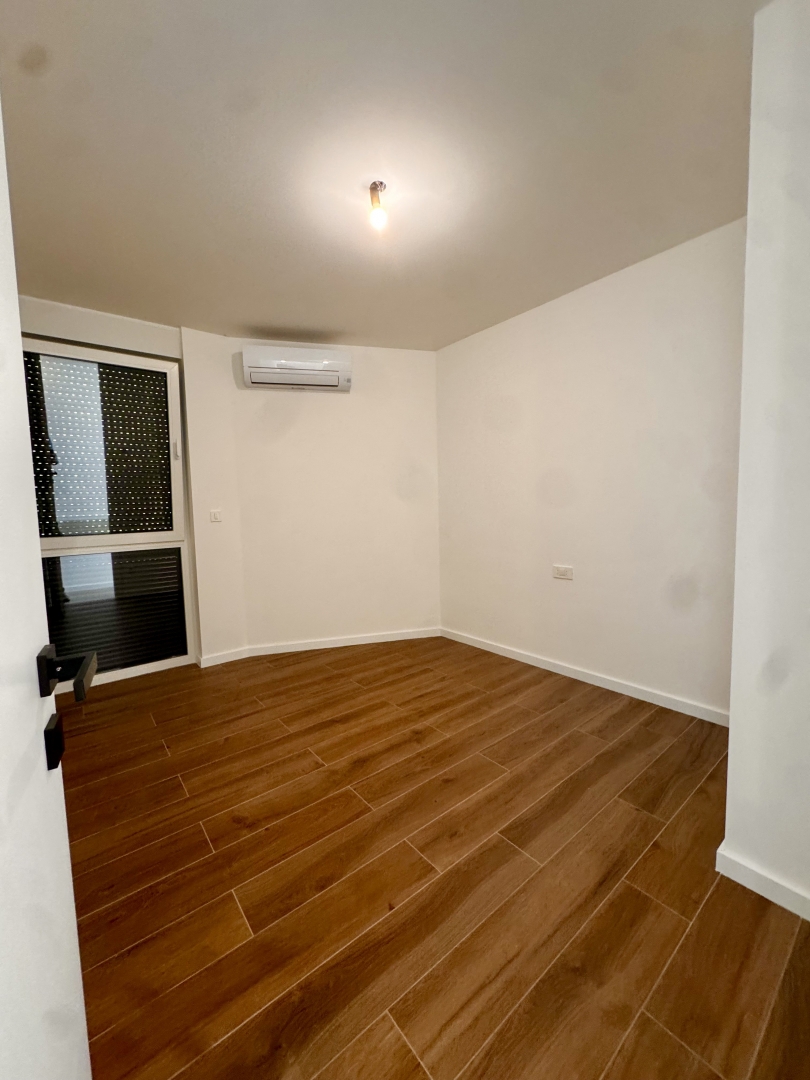 Novogradnja Omišalj: Stanovanje v prvem nadstropju z vrtom