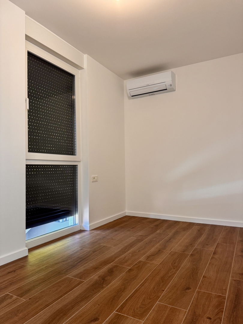 Novogradnja Omišalj: Stanovanje v prvem nadstropju z vrtom