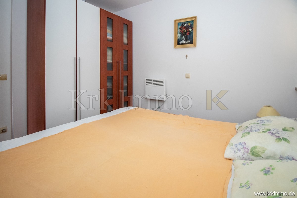 Malinska: Opremljen apartma z bazenom na prodaj