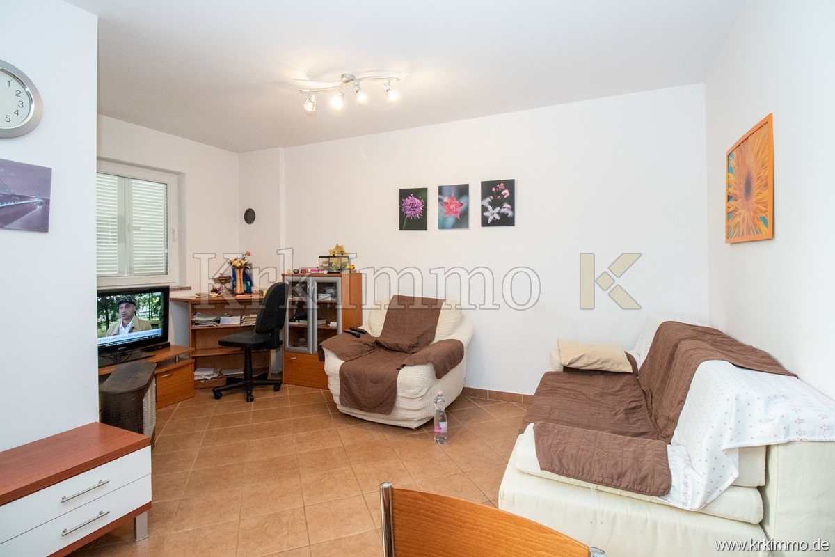 Malinska: Opremljen apartma z bazenom na prodaj