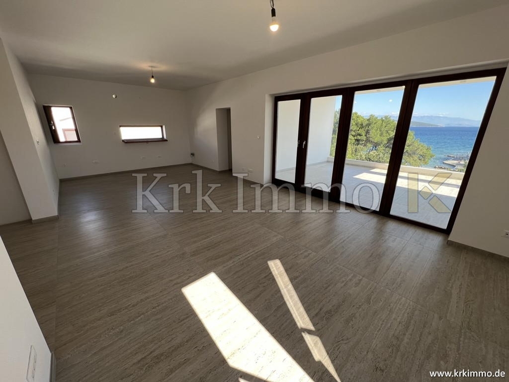 Mesto Krk, prvi red ob morju: Hiša s tremi apartmaji