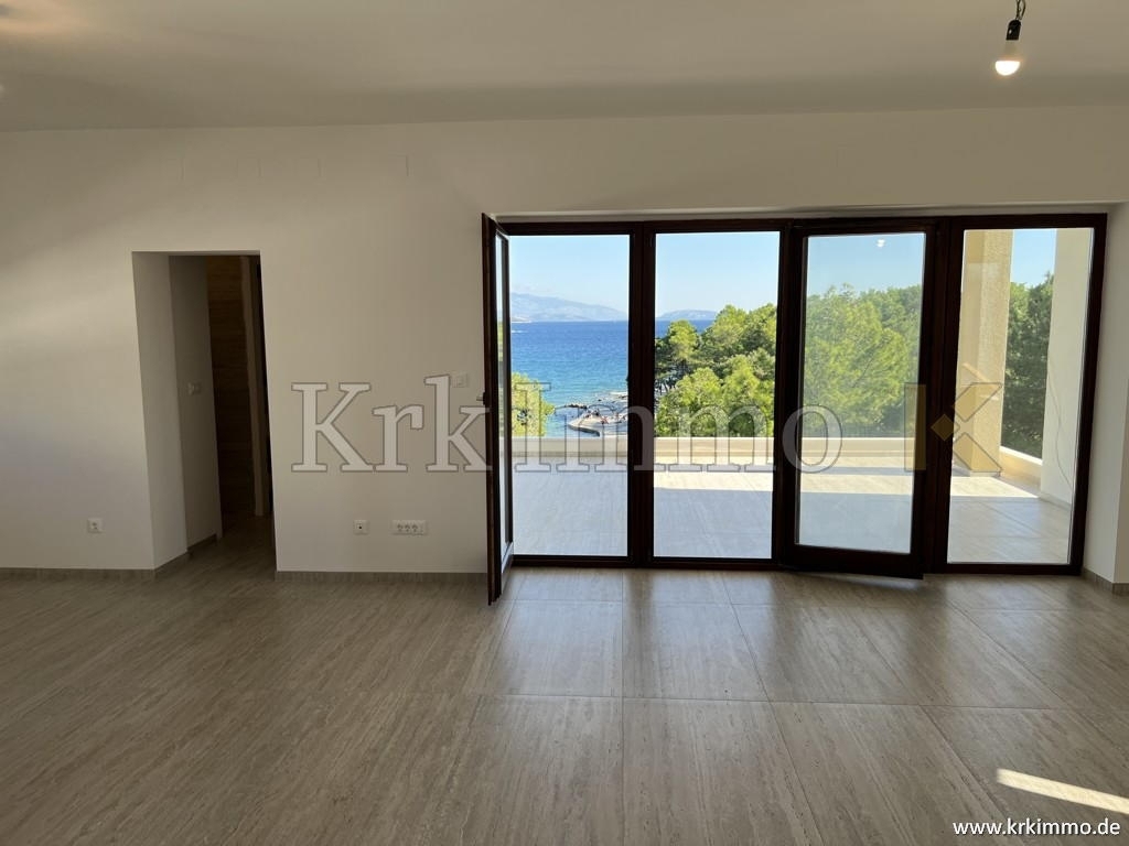 Mesto Krk, prvi red ob morju: Hiša s tremi apartmaji