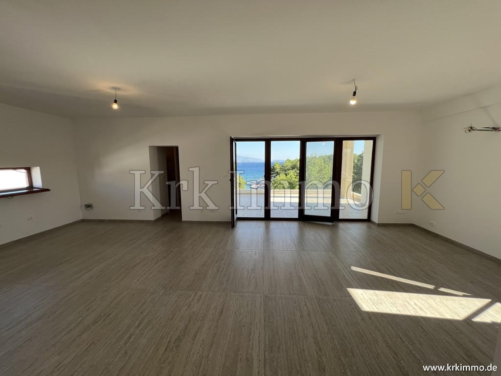 Mesto Krk, prvi red ob morju: Hiša s tremi apartmaji