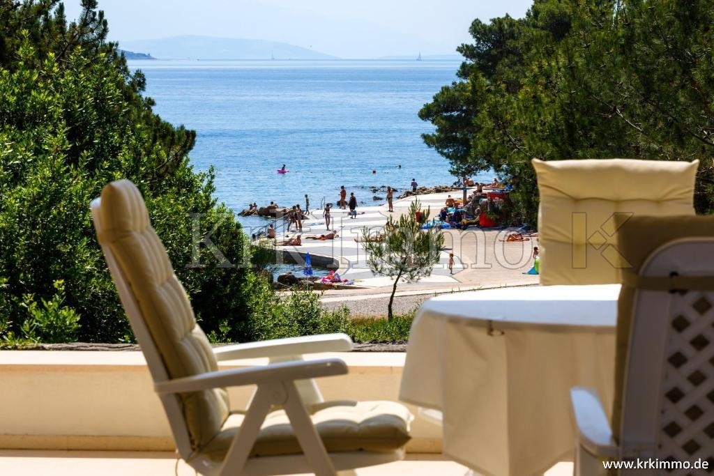 Mesto Krk, prvi red ob morju: Hiša s tremi apartmaji