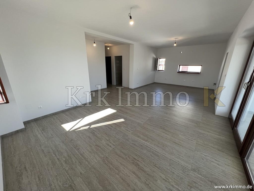 Mesto Krk, prvi red ob morju: Hiša s tremi apartmaji