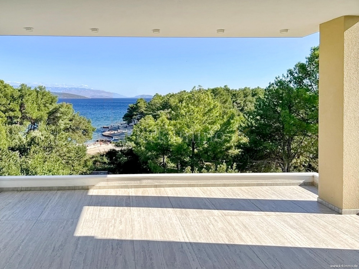 Mesto Krk, prvi red ob morju: Hiša s tremi apartmaji