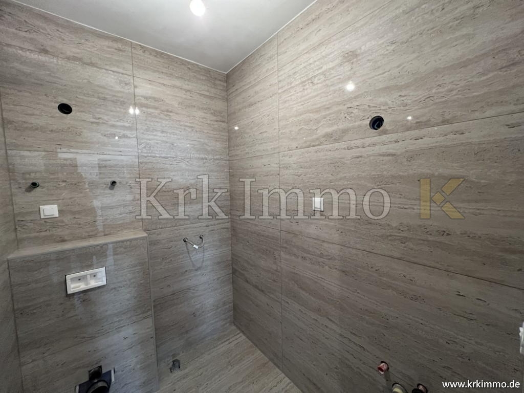 Mesto Krk, prvi red ob morju: Hiša s tremi apartmaji