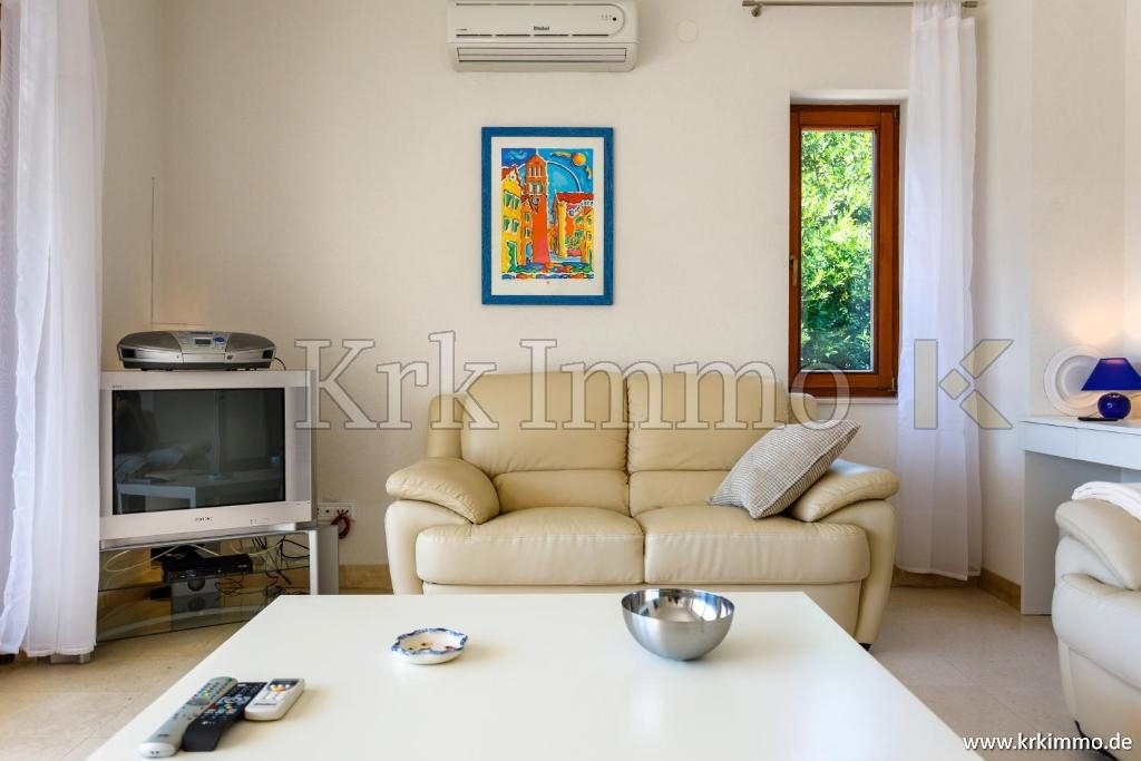 Mesto Krk, prvi red ob morju: Hiša s tremi apartmaji