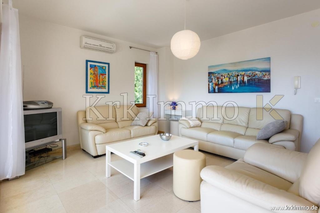 Mesto Krk, prvi red ob morju: Hiša s tremi apartmaji