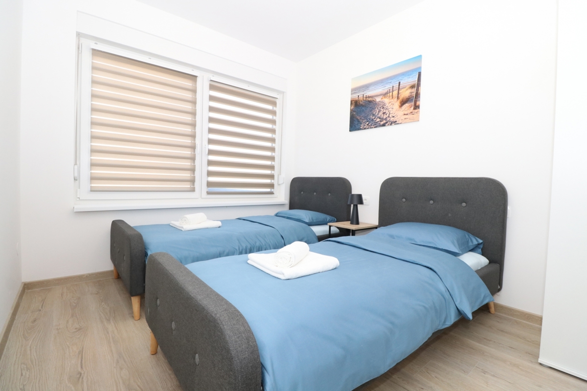 Nova moderna hiša dvojček z bazenom in pogledom na morje!