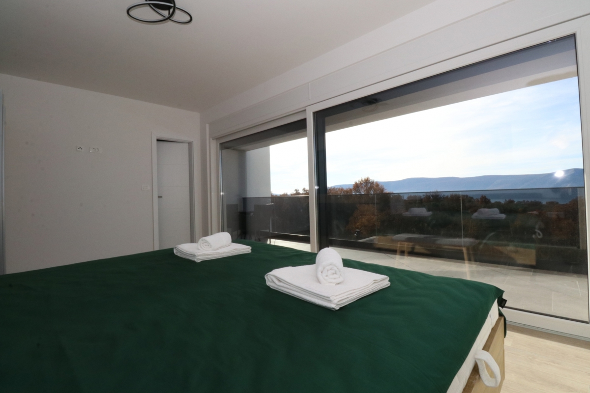 Nova moderna hiša dvojček z bazenom in pogledom na morje!