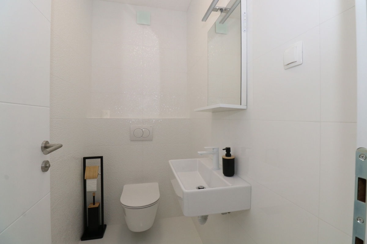 Nova moderna hiša dvojček z bazenom in pogledom na morje!