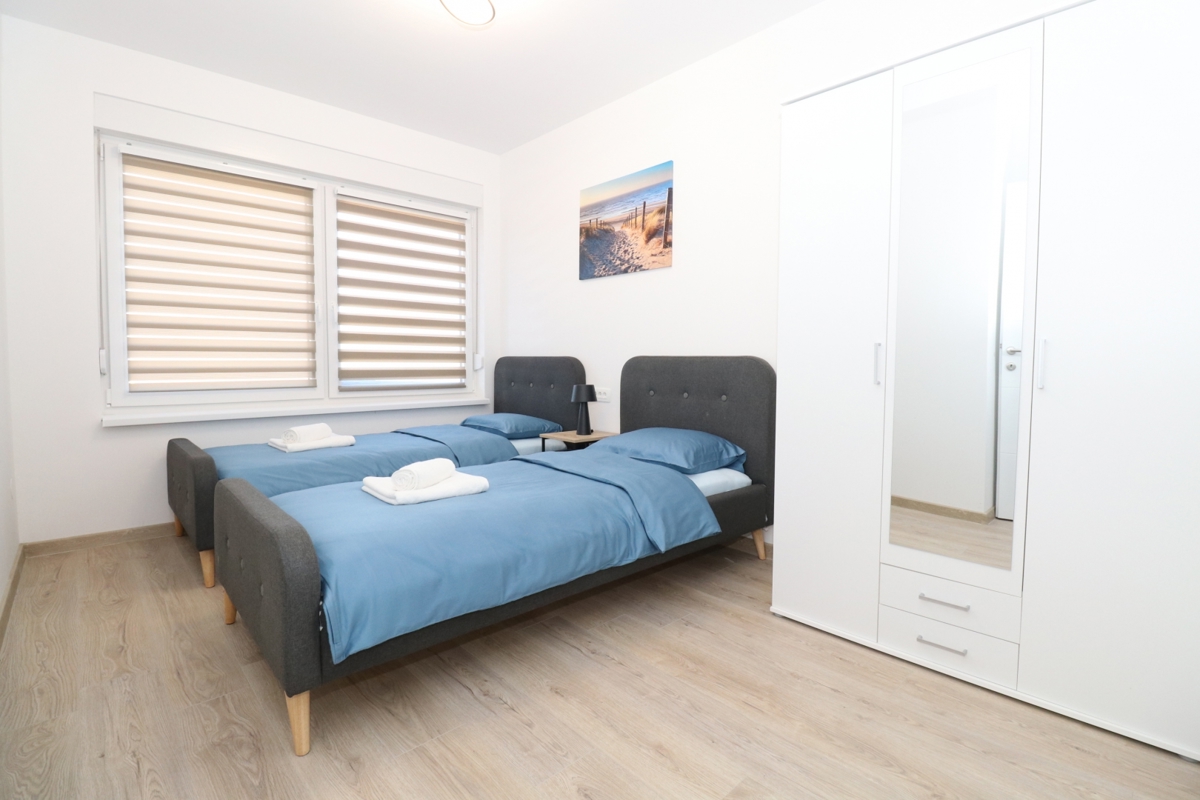 Nova moderna hiša dvojček z bazenom in pogledom na morje!