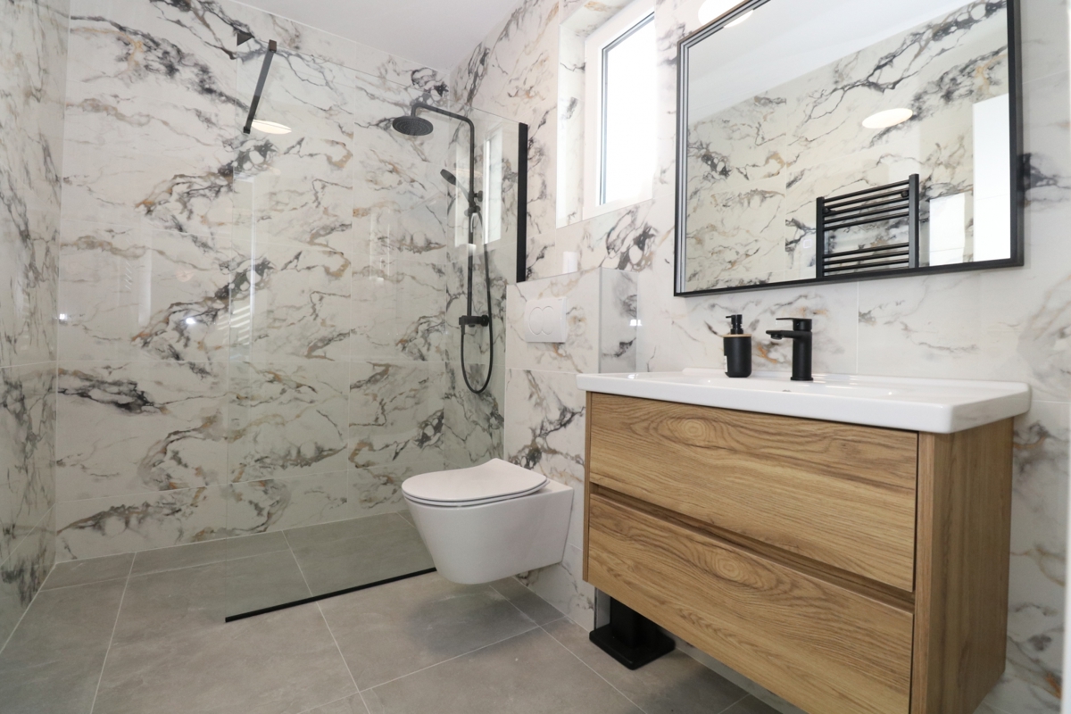 Nova moderna hiša dvojček z bazenom in pogledom na morje!