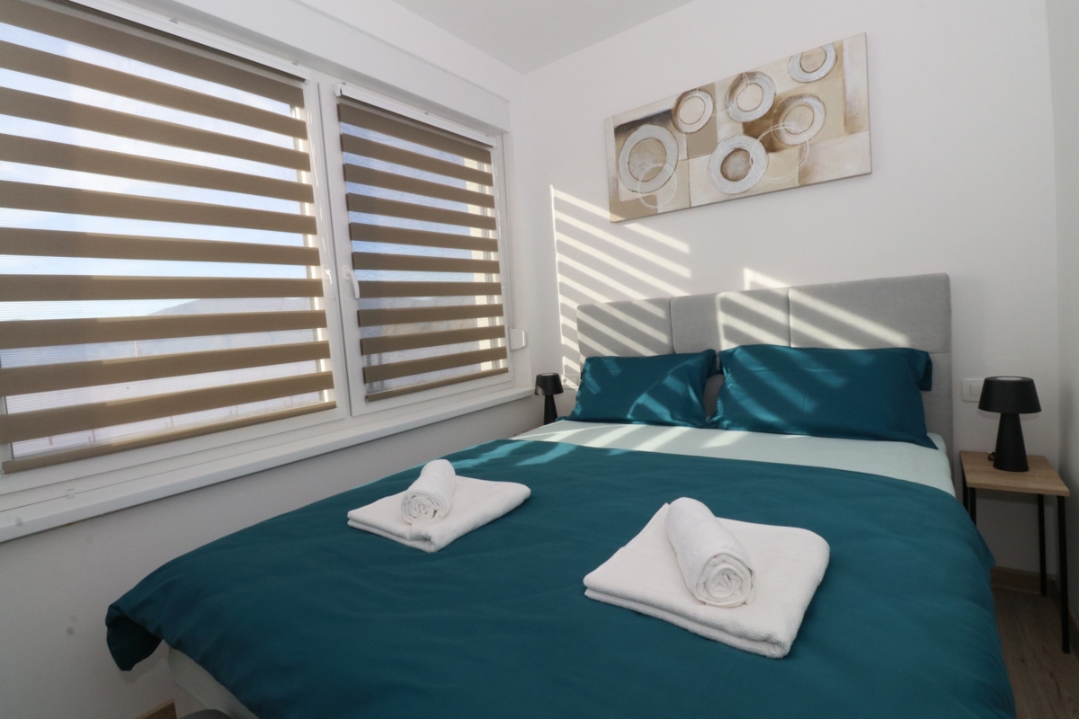 Nova moderna hiša dvojček z bazenom in pogledom na morje!