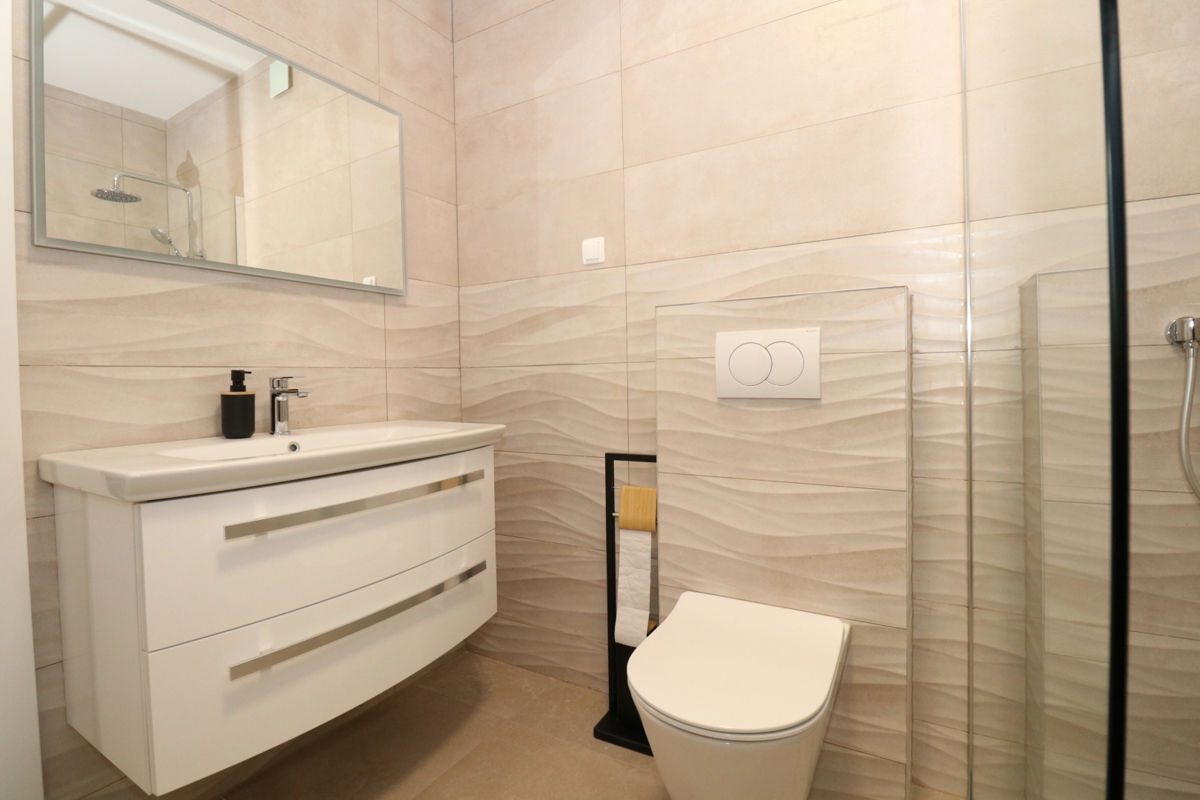 Nova moderna hiša dvojček z bazenom in pogledom na morje!