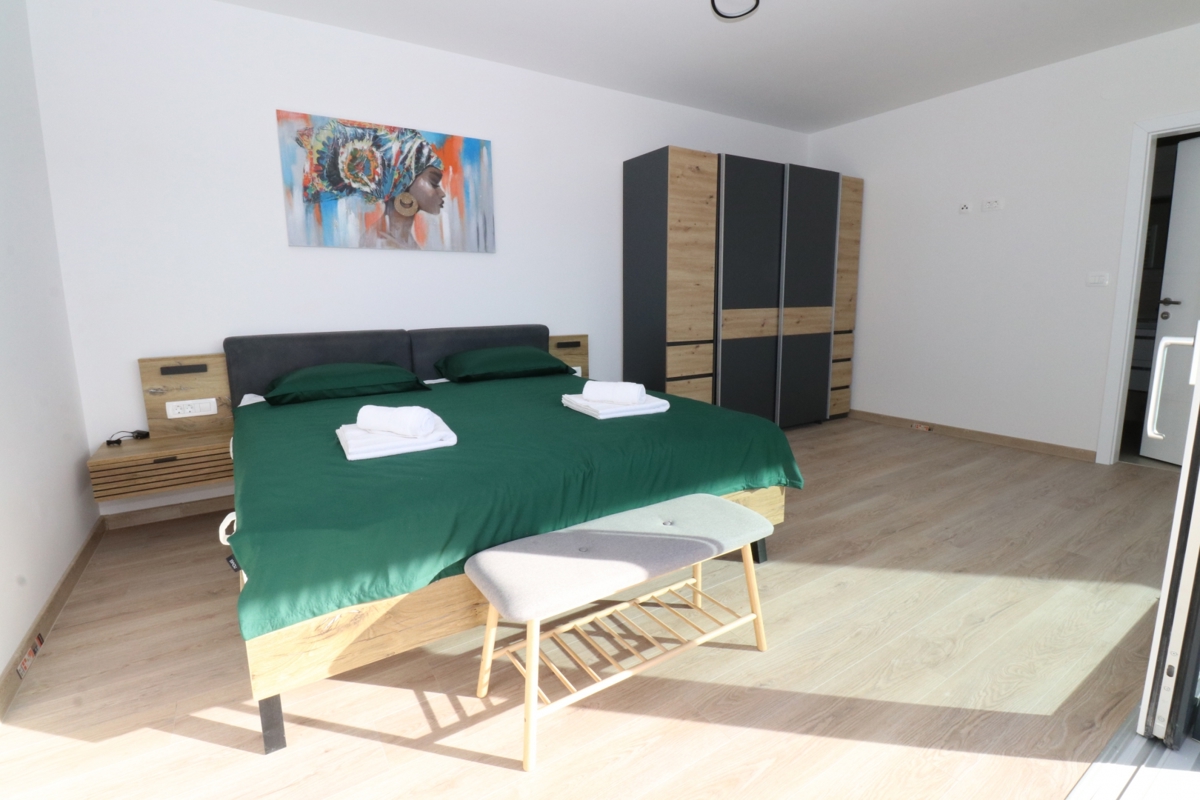 Nova moderna hiša dvojček z bazenom in pogledom na morje!