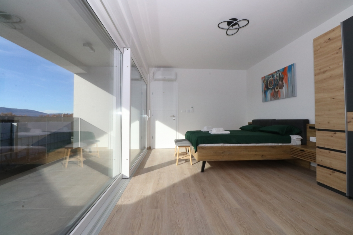 Nova moderna hiša dvojček z bazenom in pogledom na morje!