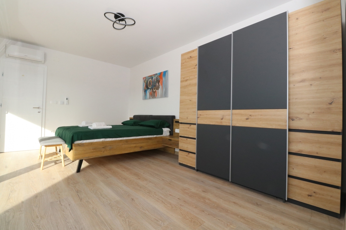 Nova moderna hiša dvojček z bazenom in pogledom na morje!