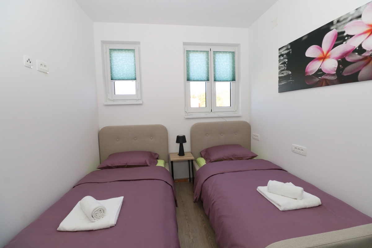 Nova moderna hiša dvojček z bazenom in pogledom na morje!