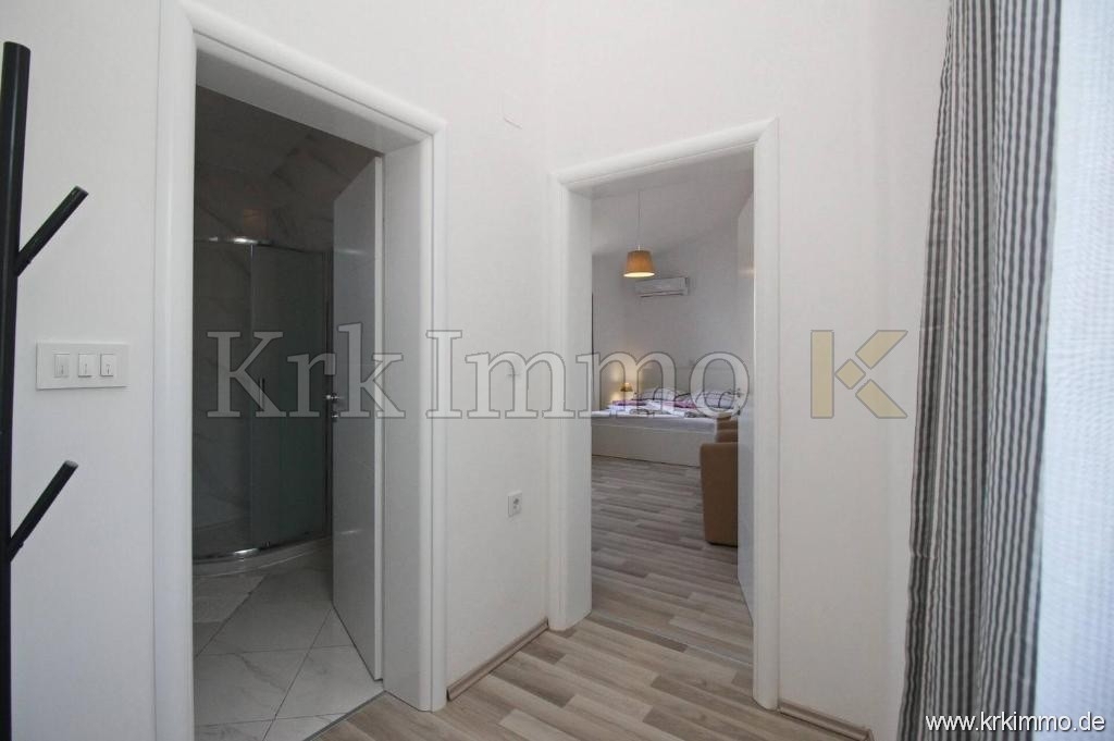 Prvi red ob morju! Moderna apartmajska hiša naprodaj