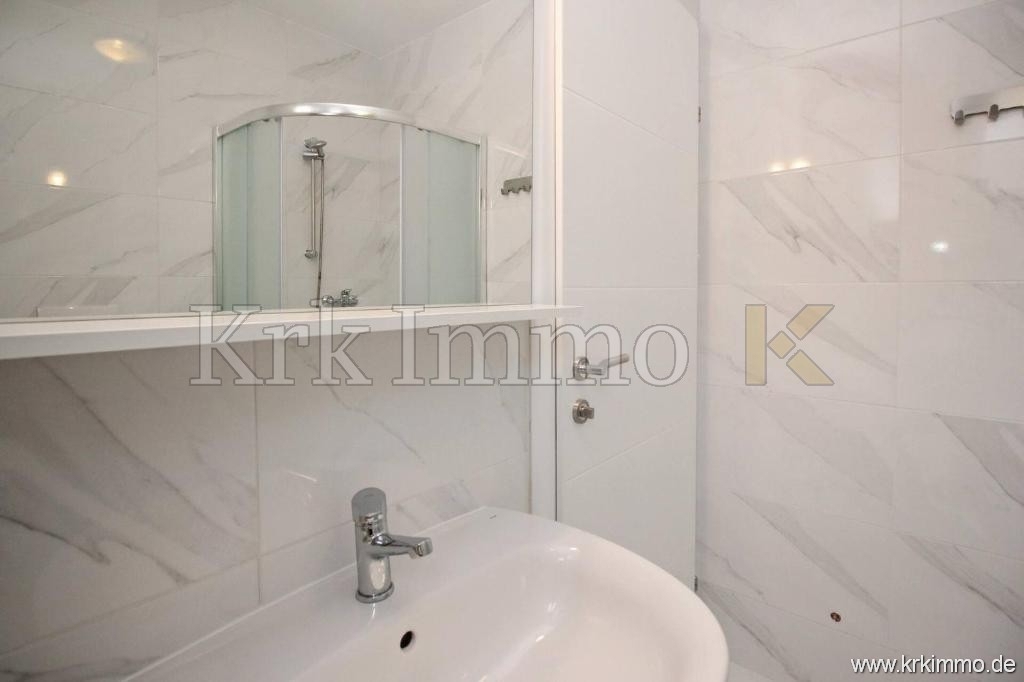 Prvi red ob morju! Moderna apartmajska hiša naprodaj