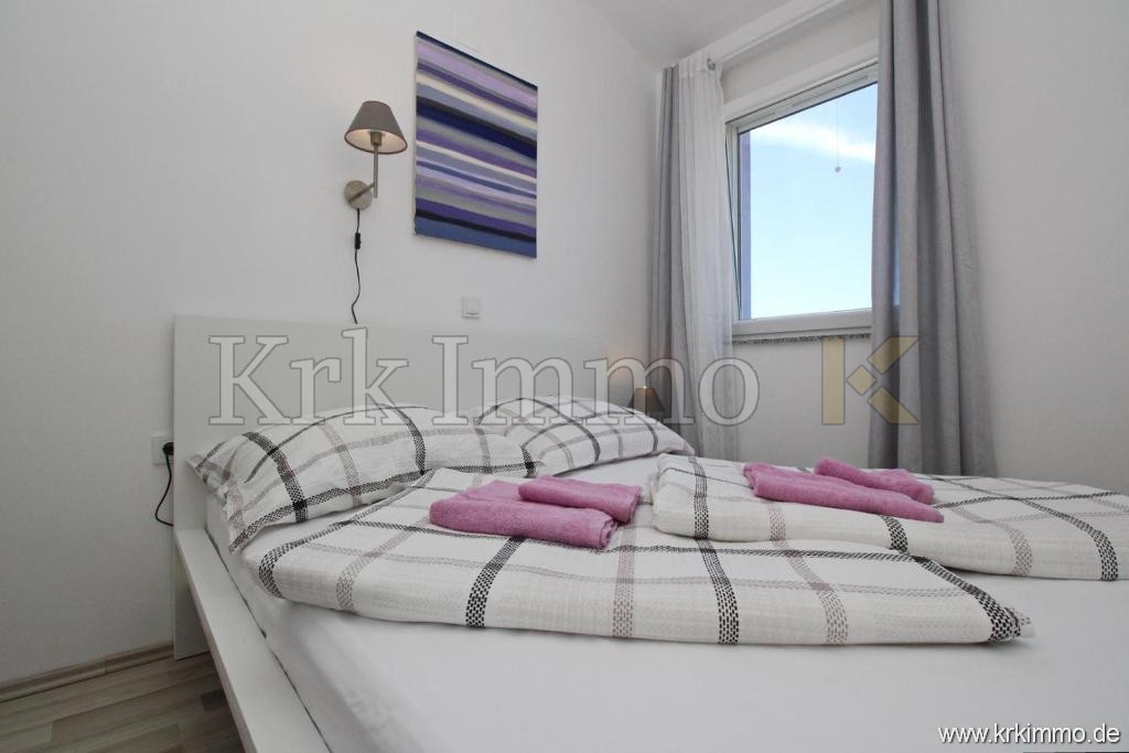Prvi red ob morju! Moderna apartmajska hiša naprodaj
