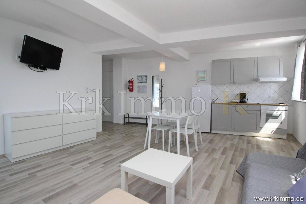 Prvi red ob morju! Moderna apartmajska hiša naprodaj