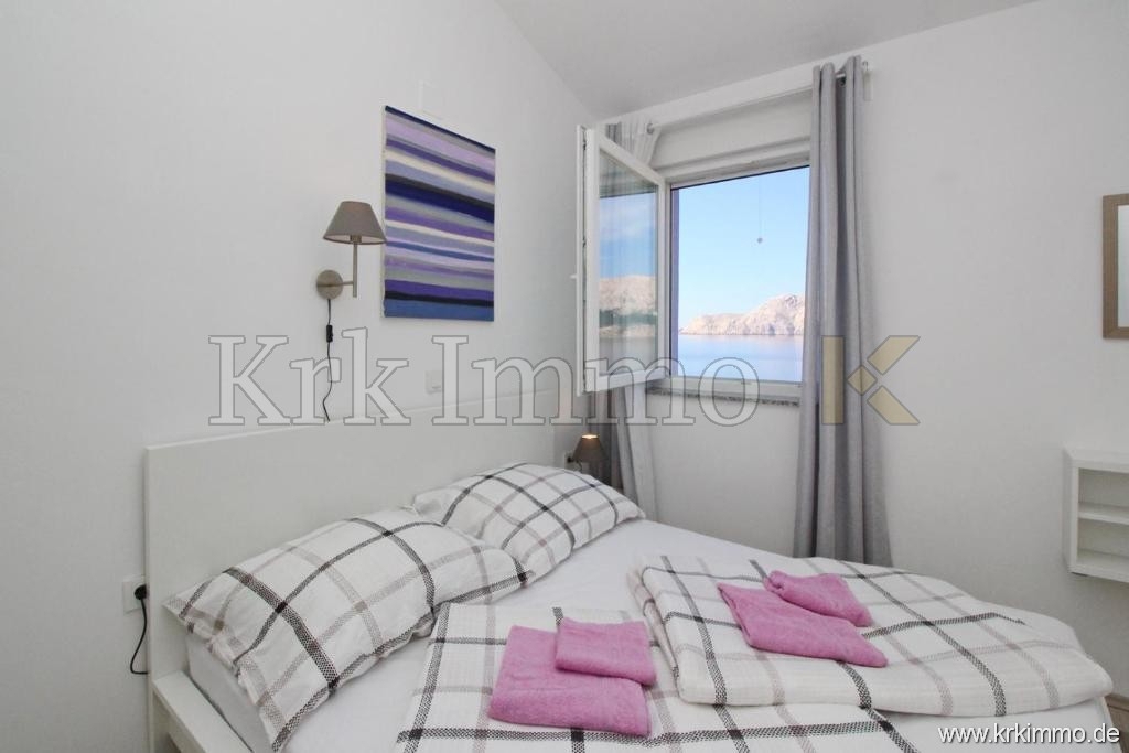 Prvi red ob morju! Moderna apartmajska hiša naprodaj
