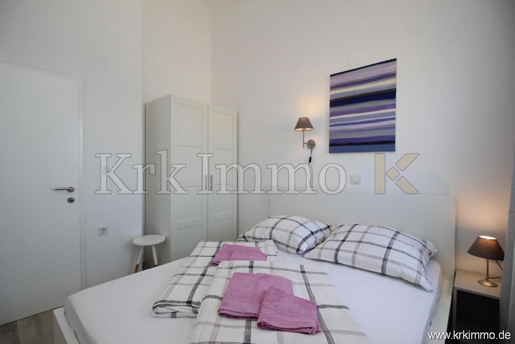 Prvi red ob morju! Moderna apartmajska hiša naprodaj
