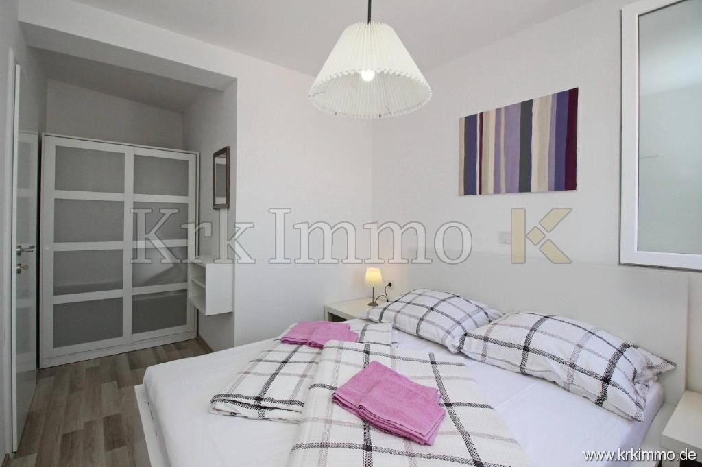 Prvi red ob morju! Moderna apartmajska hiša naprodaj